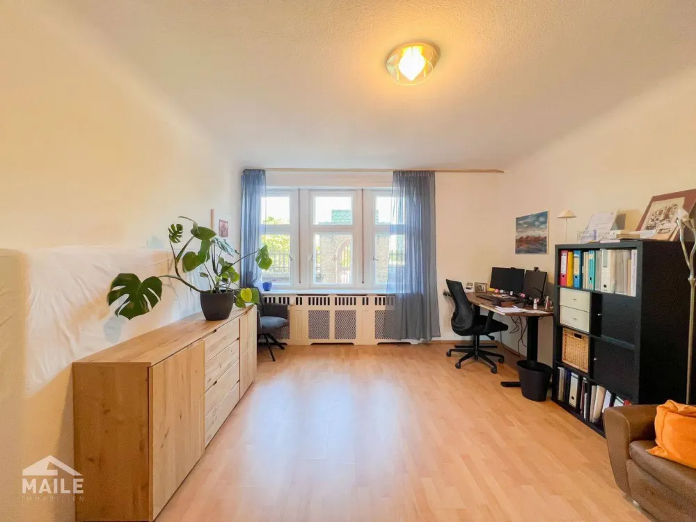 Großzügige 3,5 Zimmerwohnung mit EBK, Terrasse in ruhiger Lage von Stuttgart.