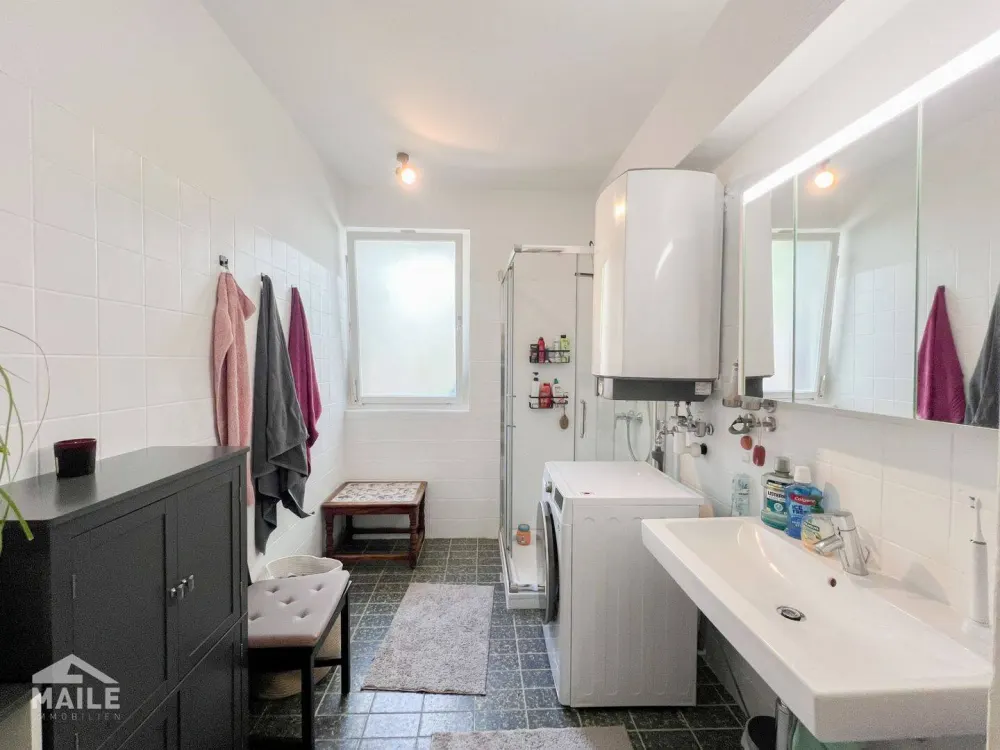 Großzügige 3,5 Zimmerwohnung mit EBK, Terrasse in ruhiger Lage von Stuttgart.