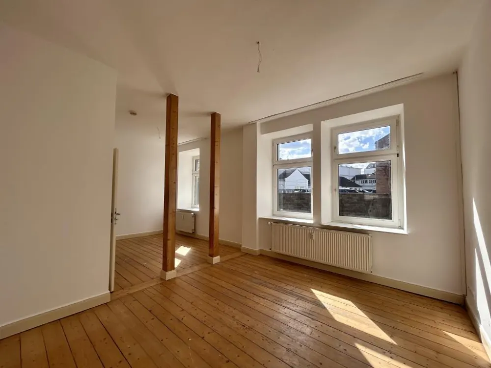 Charmante 4-Zimmer-Altbauwohnung im denkmalgeschützten Altbau