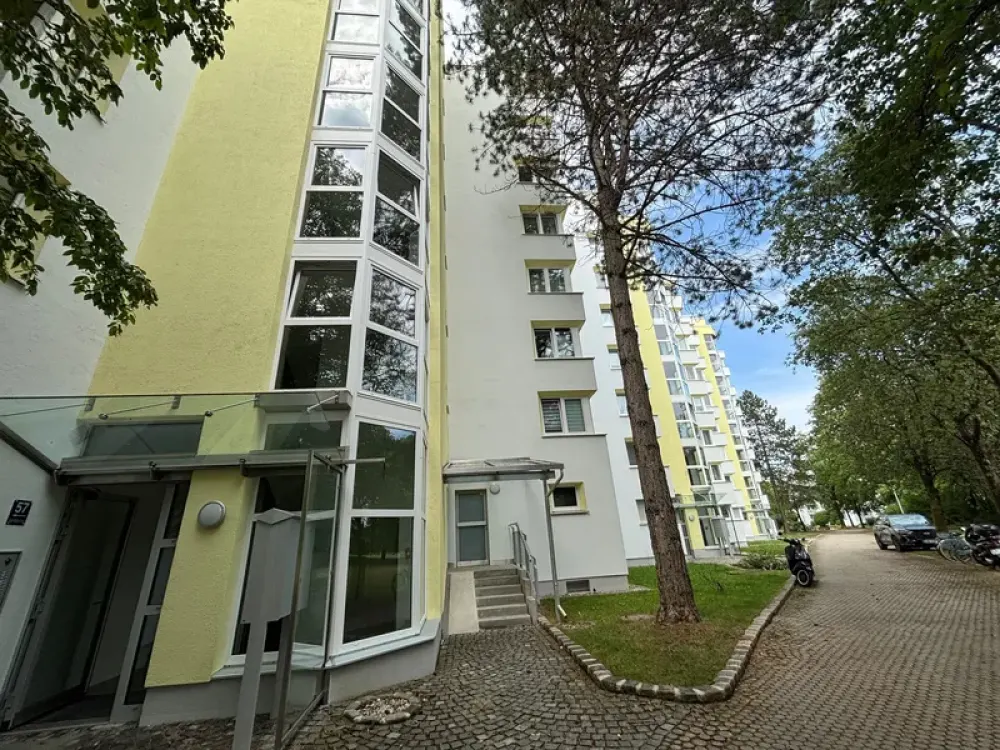frisch sanierte 3-Zimmer-Wohnung mit Balkon in familienfreundlicher Lage von Neuperlach
