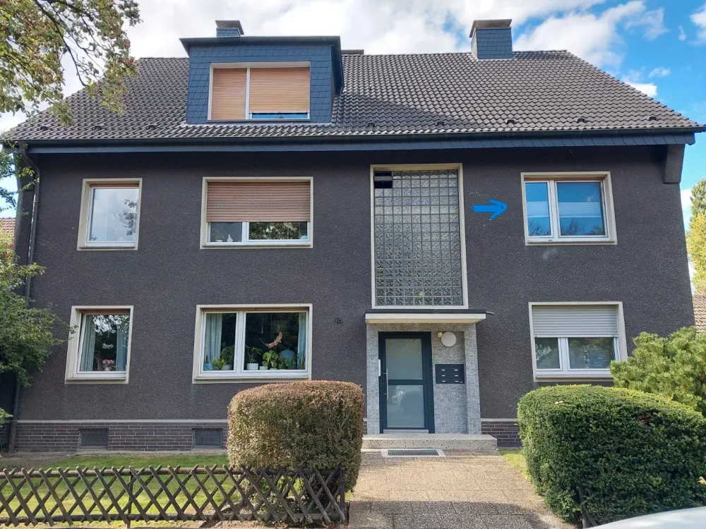 Gut geschnittene 2 1/2-Zimmer-Mietwohnung im 1. OG mit Balkon