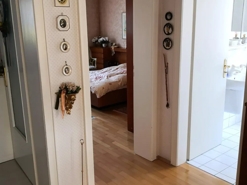 Gut geschnittene 2 1/2-Zimmer-Mietwohnung im 1. OG mit Balkon