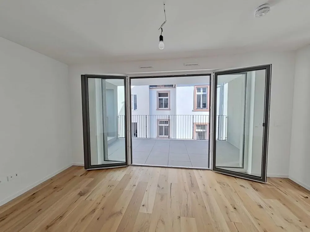 44 m² one-room apartment with a 12 m² loggia, fitted kitchen included