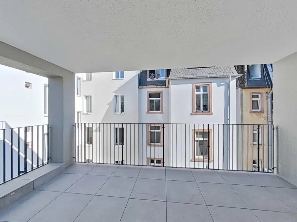 44 m² one-room apartment with a 12 m² loggia, fitted kitchen included