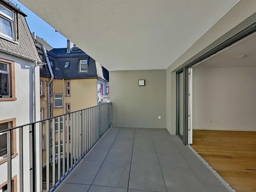 44 m² one-room apartment with a 12 m² loggia, fitted kitchen included