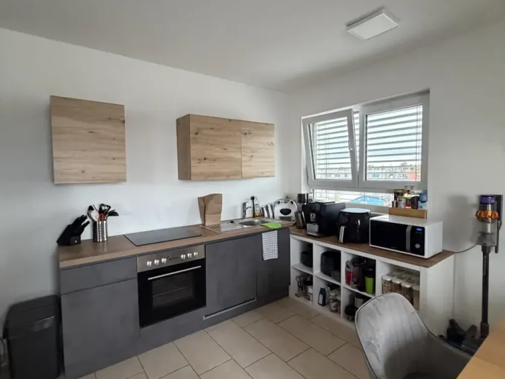 Großzügige 2-Zimmer DG. Wohnung: hell, modern und vielseitig nutzbar