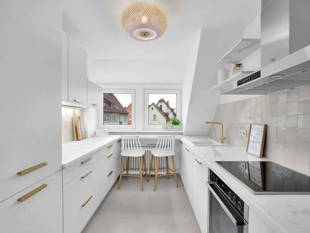Sanierte 4-Zimmer-Wohnung in Stuttgart-Wangen mit Blick auf die Grabkapelle
