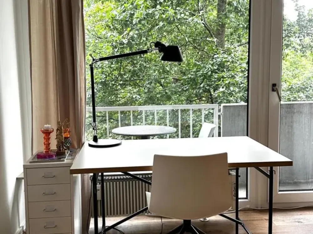 Lorettoviertel Düsseldorf - vollmöbl. Single-Apartm. mit Balkon und Blick auf Rheinturm zu vermieten