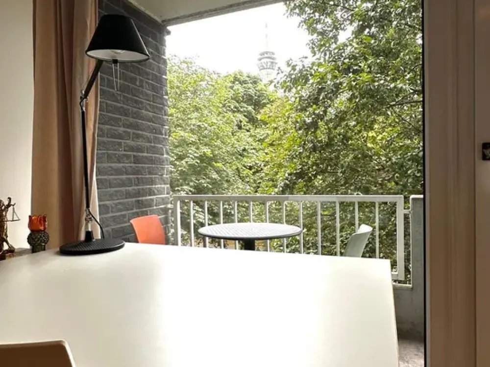 Lorettoviertel Düsseldorf - vollmöbl. Single-Apartm. mit Balkon und Blick auf Rheinturm zu vermieten