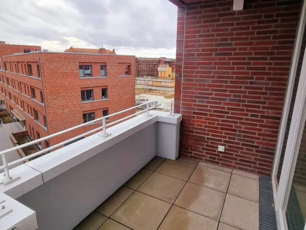 Living by the Water in an Extravagant Location 2-Room Apartment