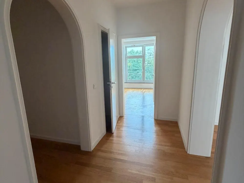 Familienwohnung mit 2 Bädern und 2 Balkonen direkt im Zentrum