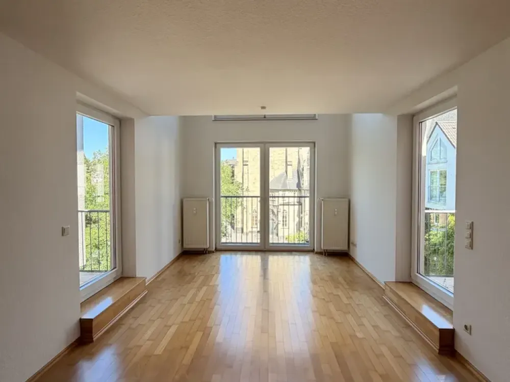 Traumhafte Maisonette Wohnung mit TG, EBK und 3 Balkonen