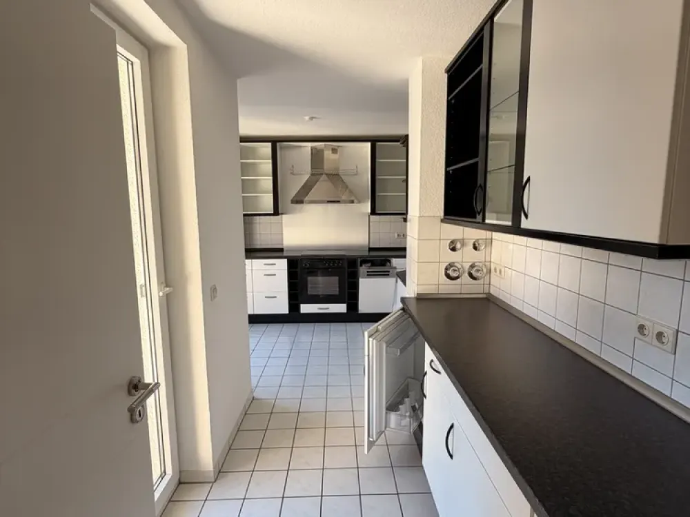 Traumhafte Maisonette Wohnung mit TG, EBK und 3 Balkonen
