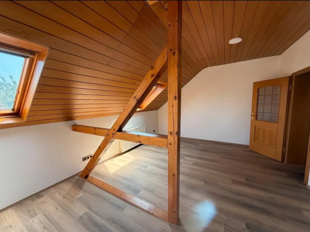 Dachgeschoss Wohnung in Holthausen