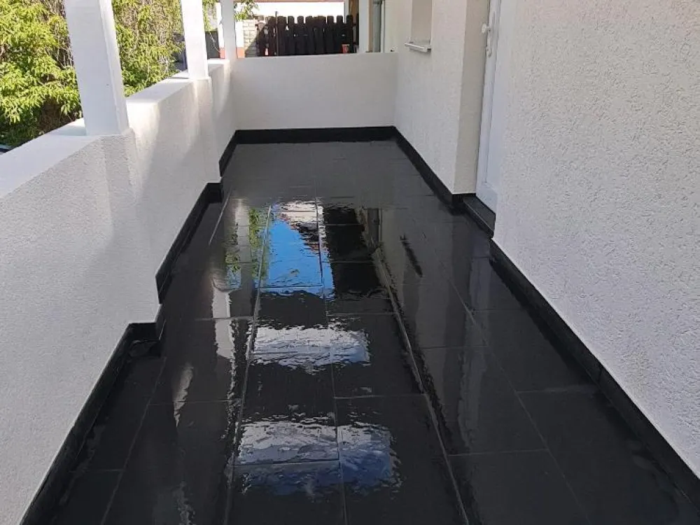 Maisonette-Dachgeschosswohnung mit großem Balkon, ab sofort