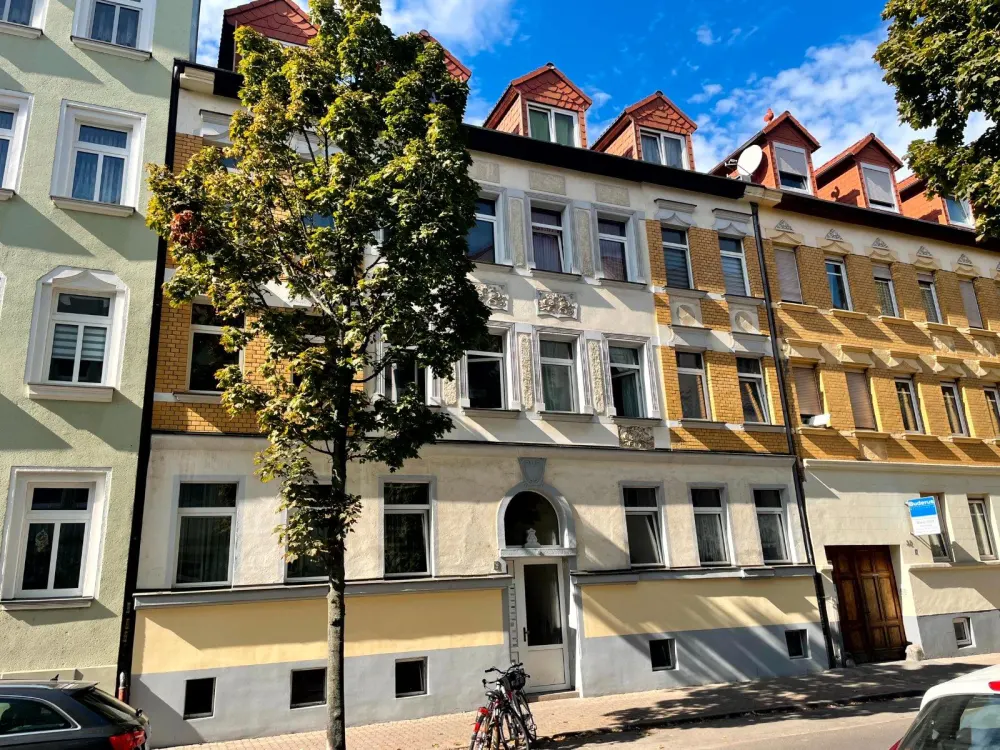 Große 4-Zimmer-Wohnung mit Balkon (Zwischenmiete, NUR befristet)