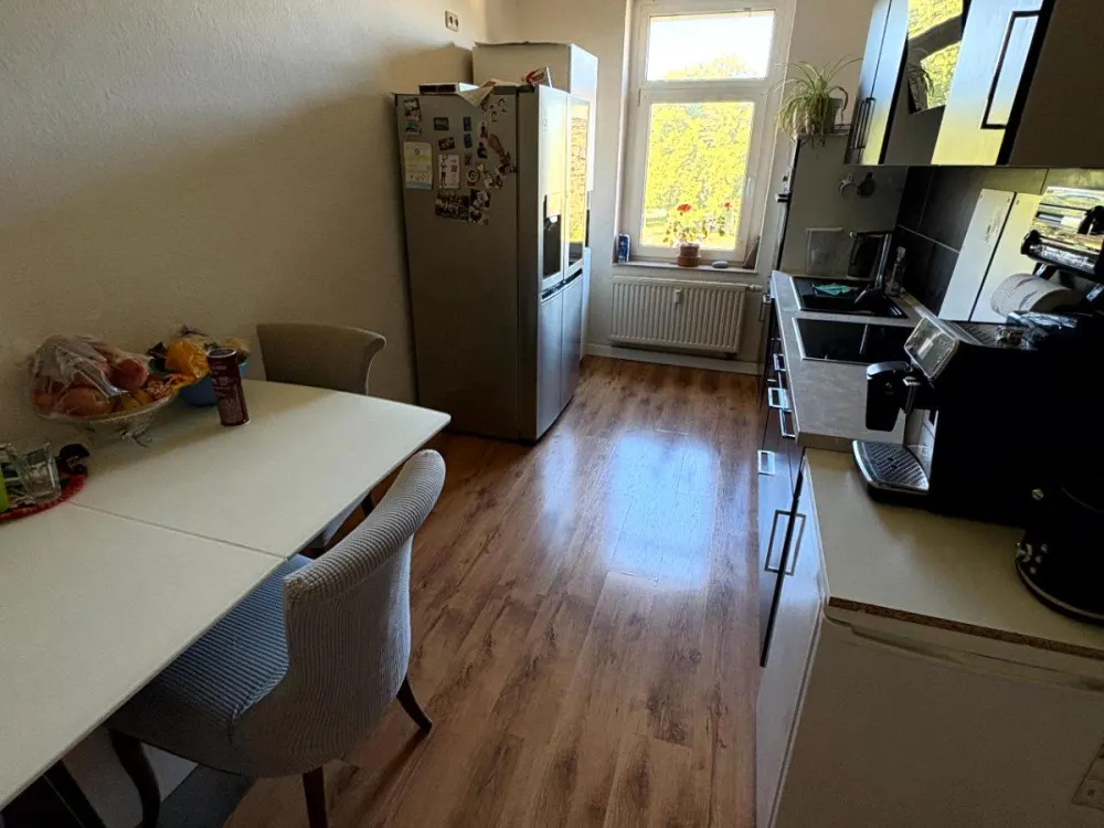 Große 4-Zimmer-Wohnung mit Balkon (Zwischenmiete, NUR befristet)