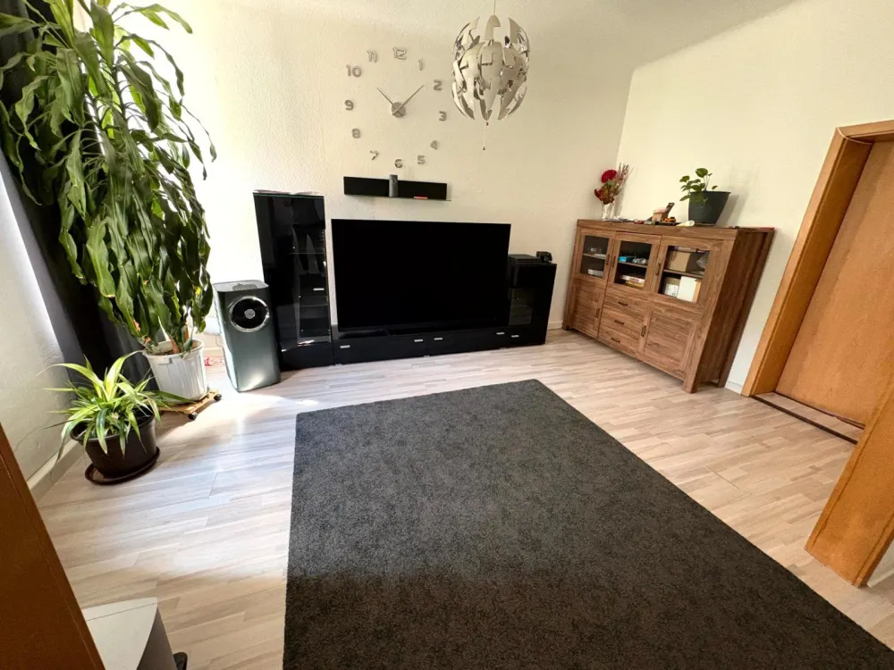 Große 4-Zimmer-Wohnung mit Balkon (Zwischenmiete, NUR befristet)