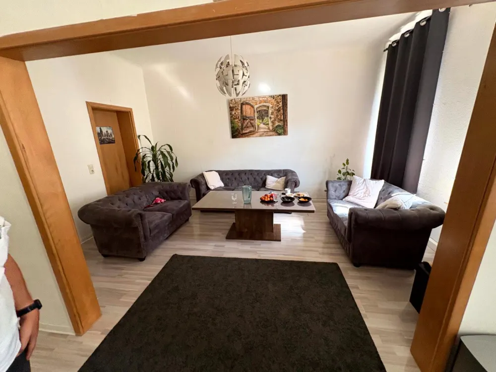 Große 4-Zimmer-Wohnung mit Balkon (Zwischenmiete, NUR befristet)
