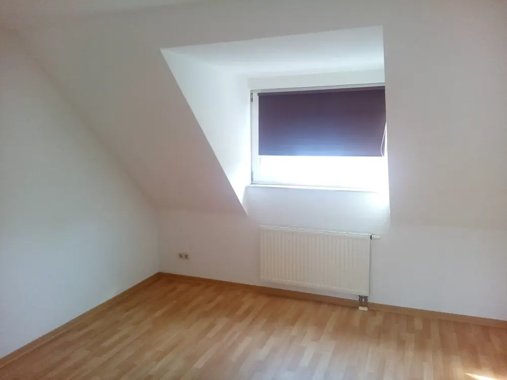 Romantische Dachgeschoßwohnung mit Balkon und Einbauküche