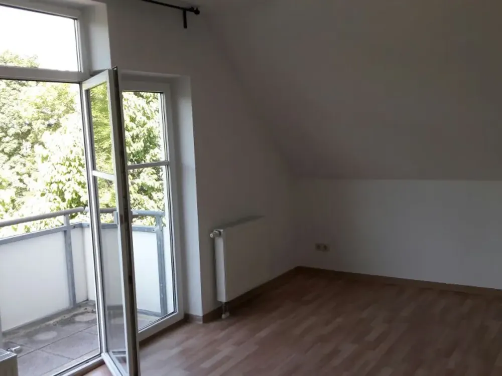 Romantische Dachgeschoßwohnung mit Balkon und Einbauküche