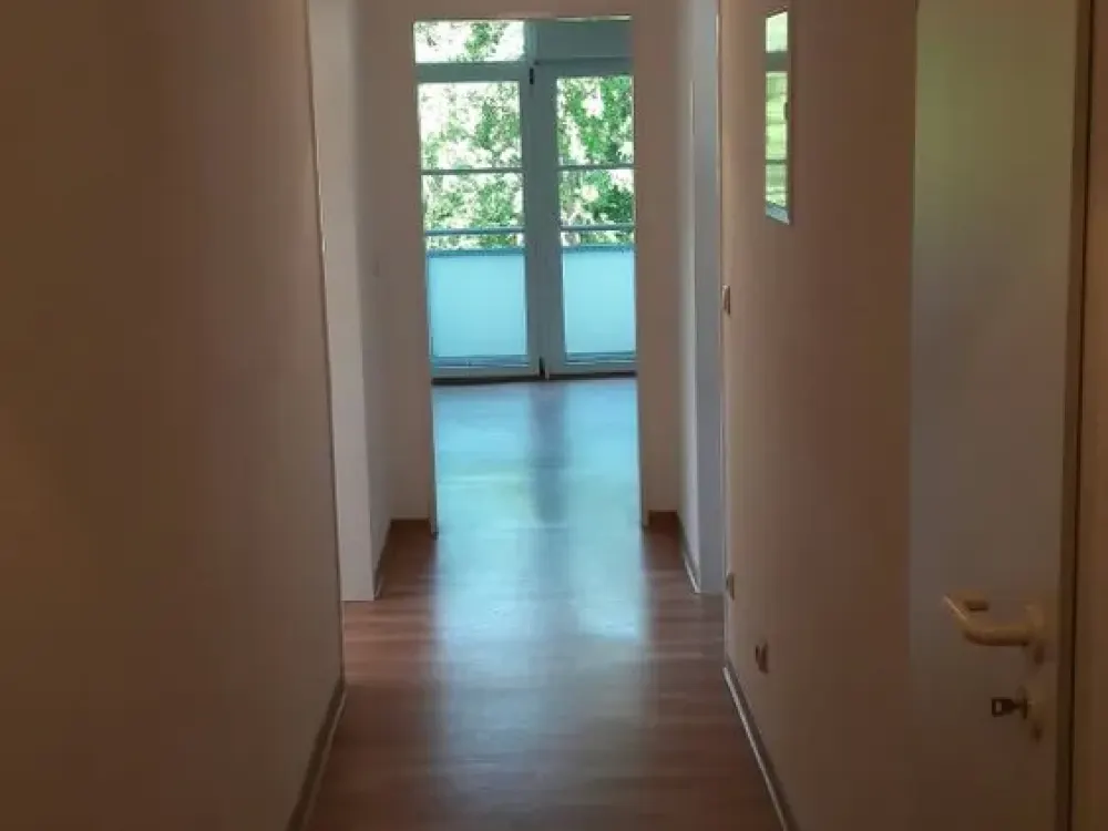 Romantische Dachgeschoßwohnung mit Balkon und Einbauküche