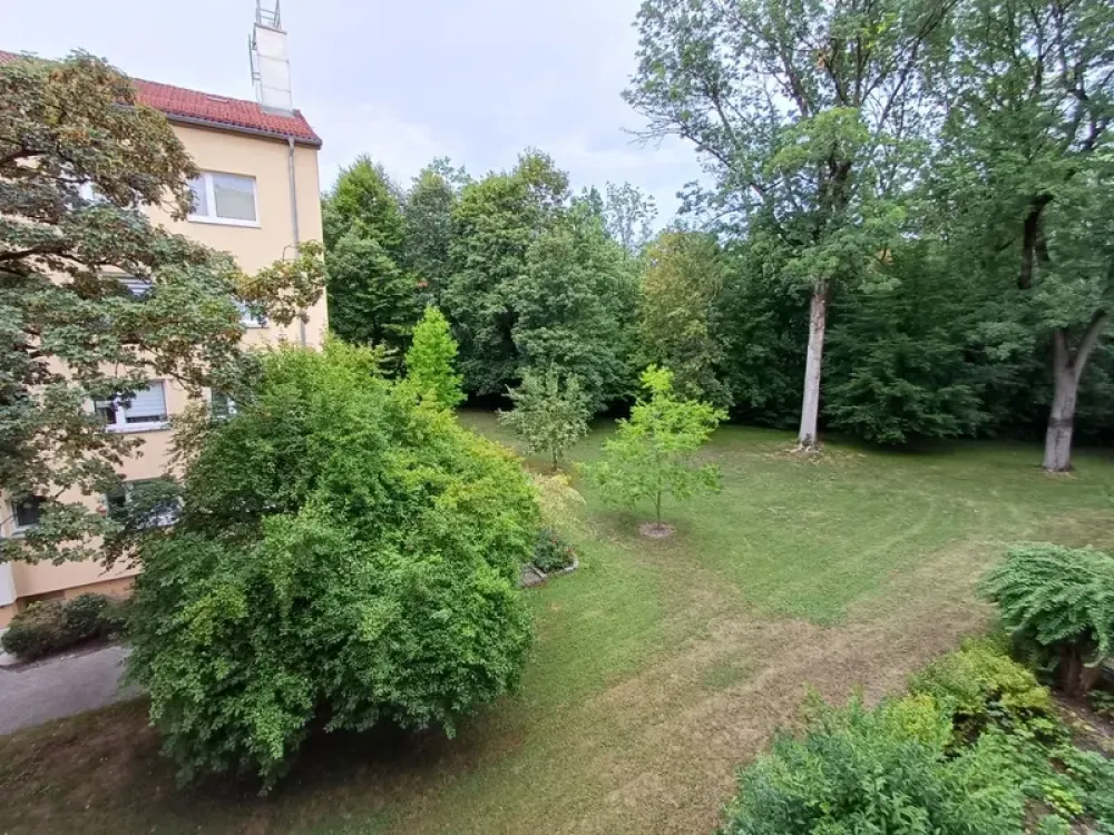 Modernisierte 3-Zimmer-Wohnung mit Balkon in München
