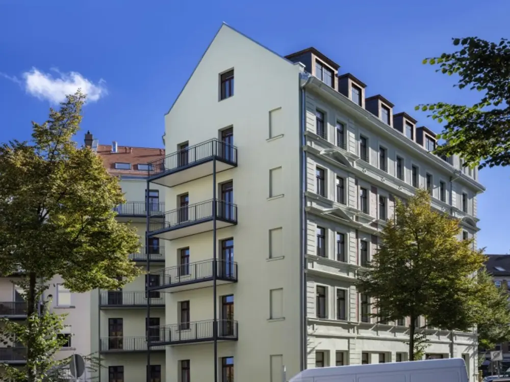 Traumhafte 4-Zimmerwohnung im denkmalgeschützten Altbau mit Balkon
