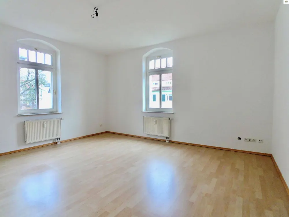 Tolle Lage, Altbauwohnung mit großem Balkon