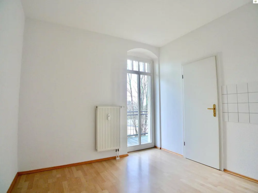 Tolle Lage, Altbauwohnung mit großem Balkon