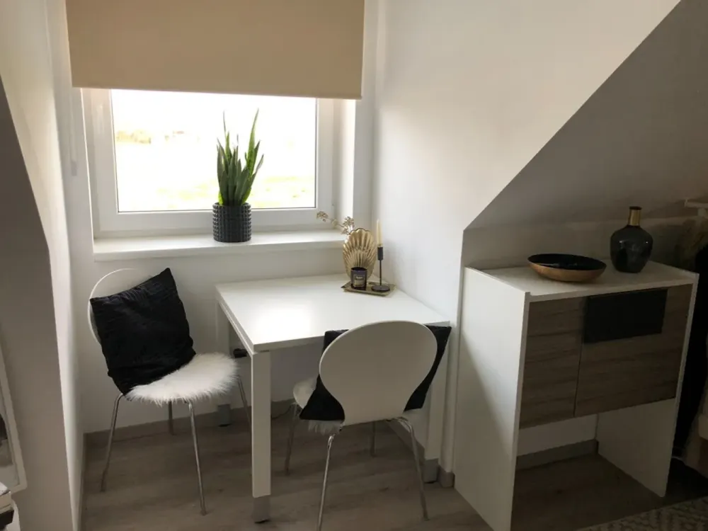 Frei zum 1.9.!: Apartment mit Tageslichtbad, Küche, W-LAN, Aufzug uvm.
