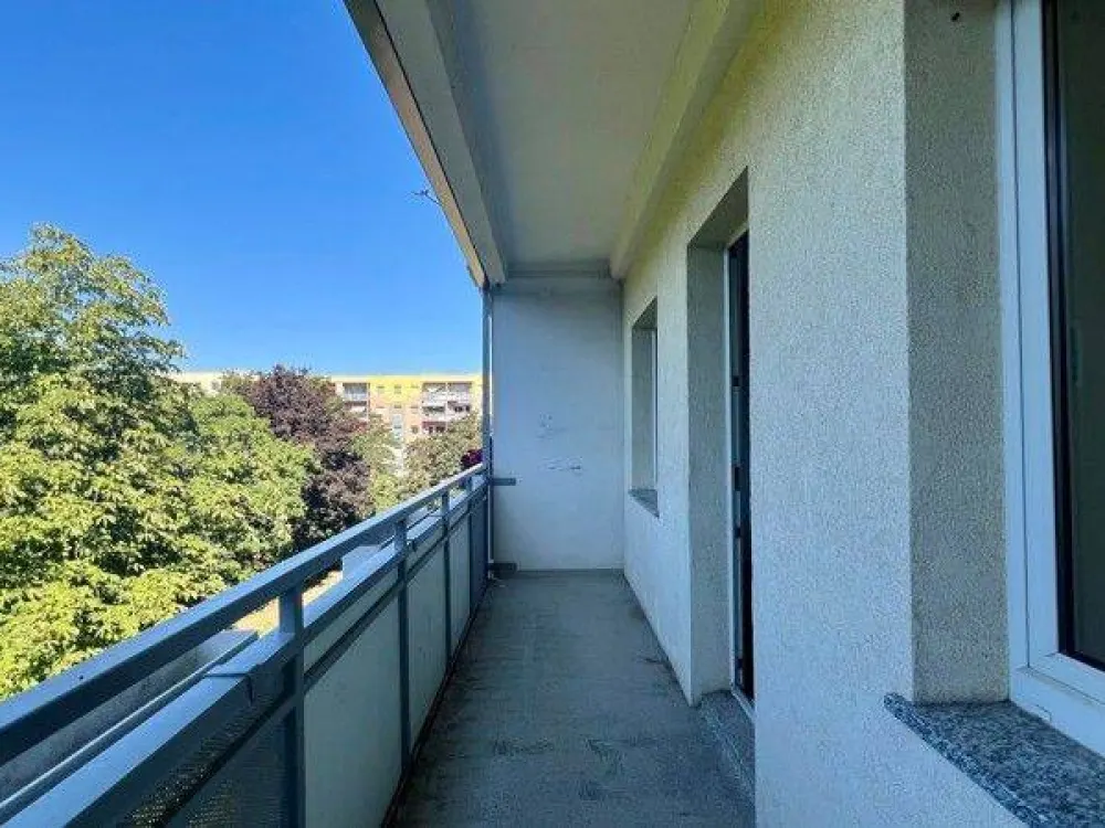 Perfekt für Sie: sofort bezugsfertige 4-Zimmerwohnung mit Balkon und Aufzug!
