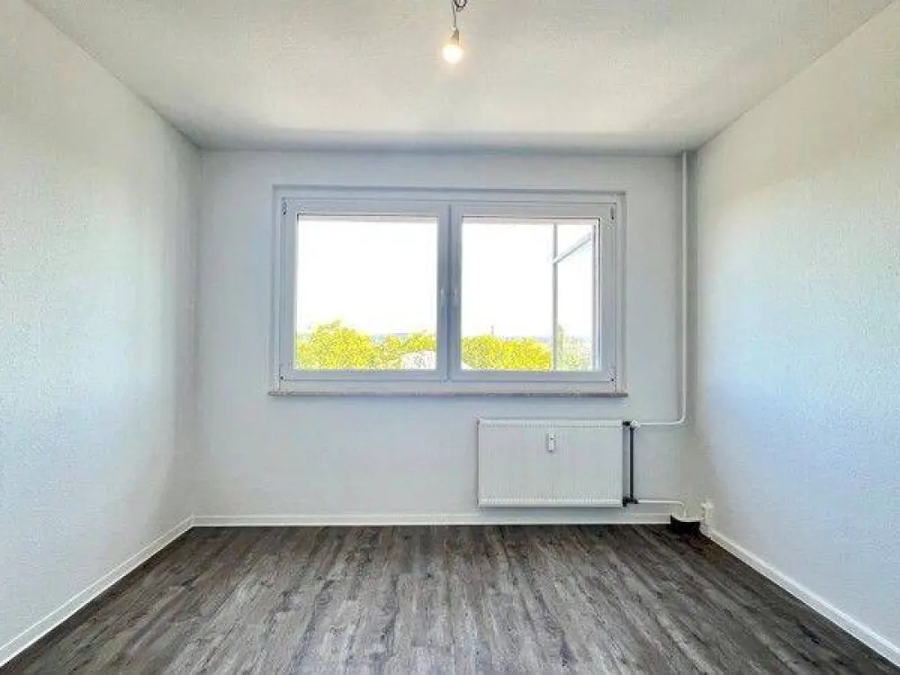 Perfekt für Sie: sofort bezugsfertige 4-Zimmerwohnung mit Balkon und Aufzug!