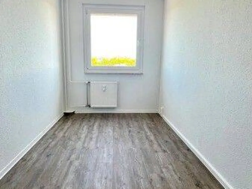 Perfekt für Sie: sofort bezugsfertige 4-Zimmerwohnung mit Balkon und Aufzug!
