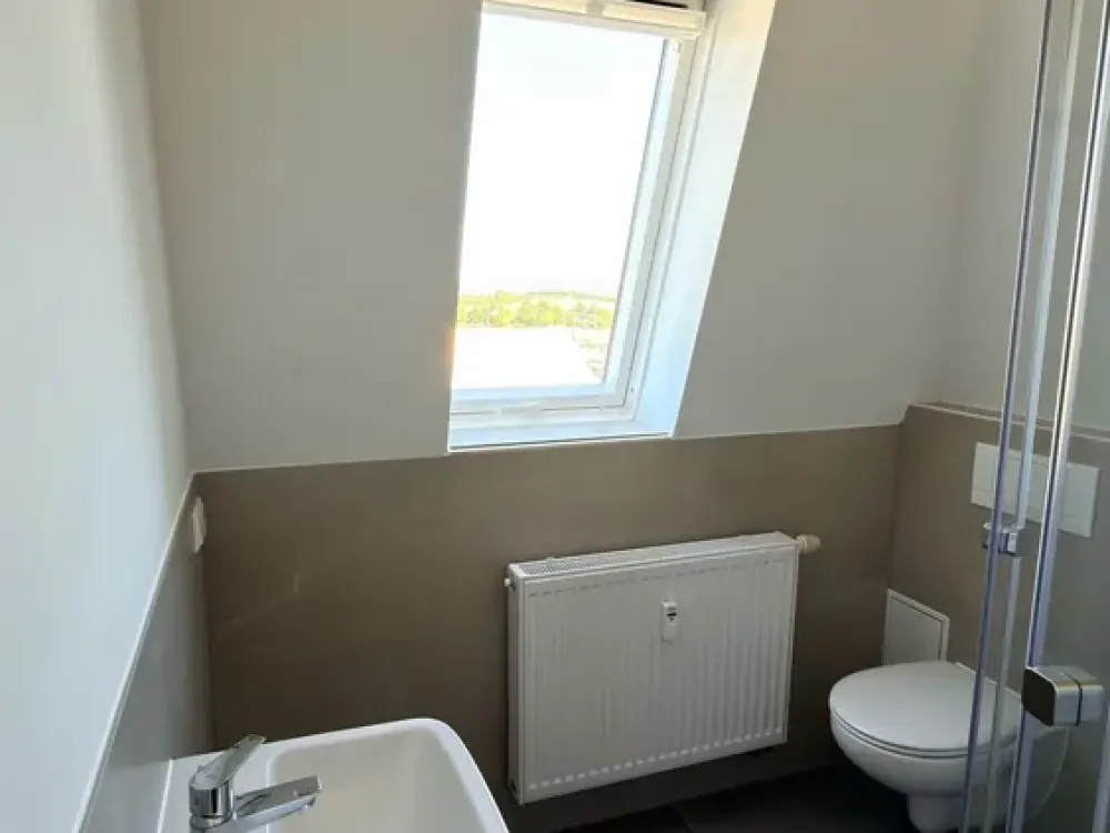 Erstbezug nach Sanierung: Stilvolle 2-Zimmer-DG-Wohnung mit Balkon und Panoramablick über Dresden