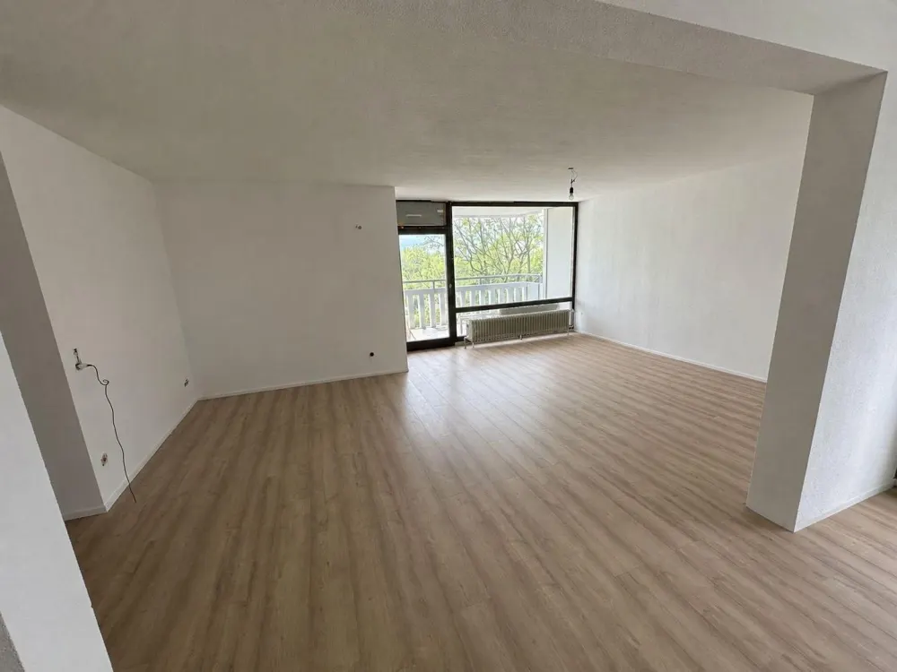 Erstbezug nach Sanierung- 3,5-4 Zimmer-Wohnung mit Einbauküche