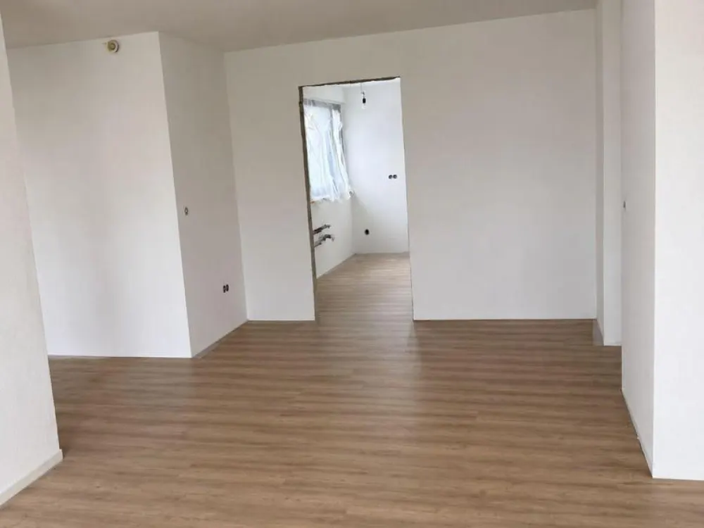 Erstbezug nach Sanierung- 3,5-4 Zimmer-Wohnung mit Einbauküche