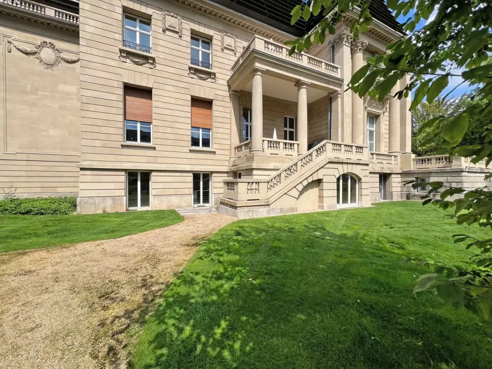 GARTENBLICK-WOHNUNG - LUXURIÖS WOHNEN IN HISTORISCHEM GEBÄUDE