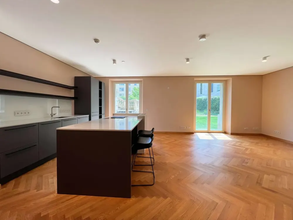 GARTENBLICK-WOHNUNG - LUXURIÖS WOHNEN IN HISTORISCHEM GEBÄUDE