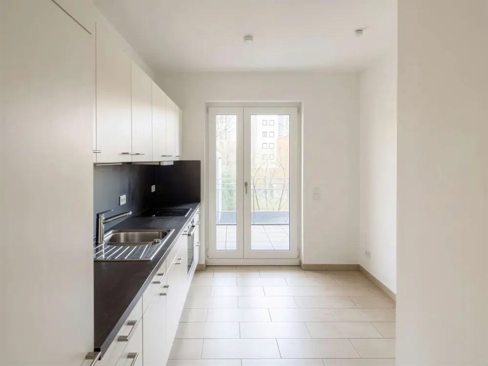 Spacious 3-Room Apartment in Desirable Location at Westhafen with Fitted Kitchen, Balcony & Sunny Loggia