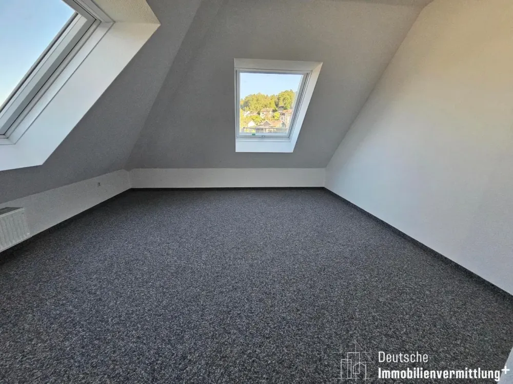 Nicely Laid Out 4-Room Apartment