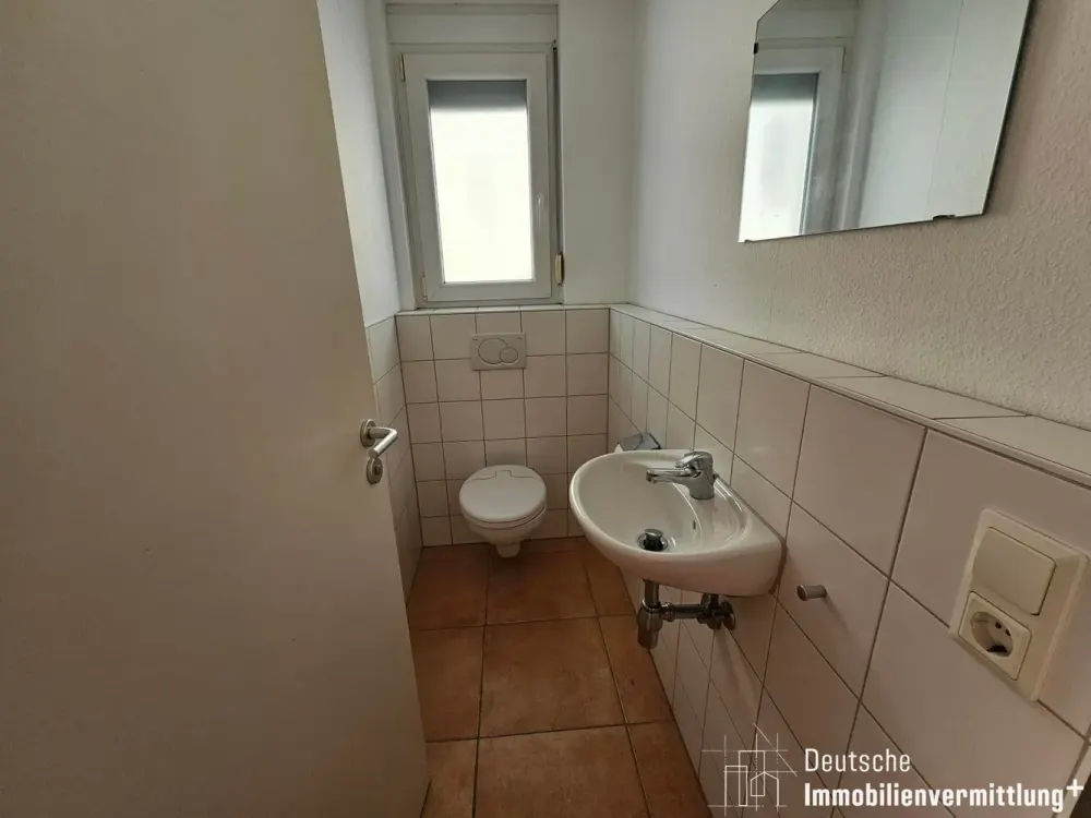 Nicely Laid Out 4-Room Apartment