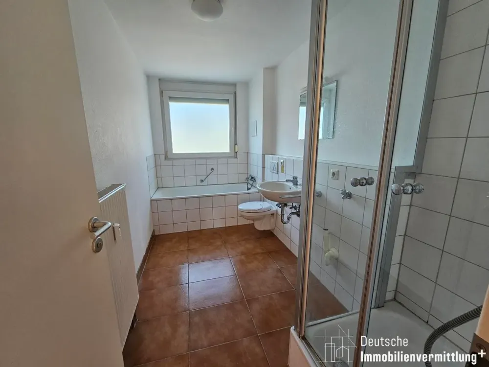 Nicely Laid Out 4-Room Apartment