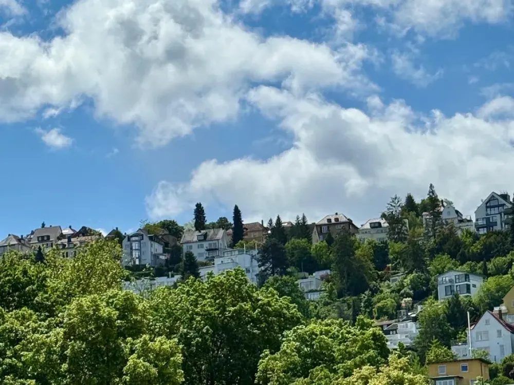 Stuttgart-Süd: Großzügige 4-Zimmer-Wohnung mit Balkon und Garage