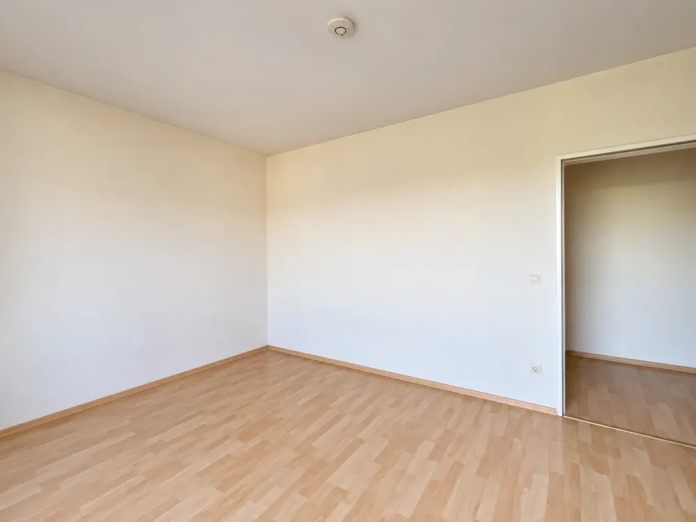 Spacious 3-Room Apartment with Balcony for Rent