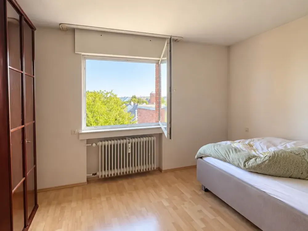 Spacious 3-Room Apartment with Balcony for Rent
