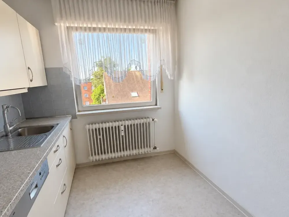 Spacious 3-Room Apartment with Balcony for Rent