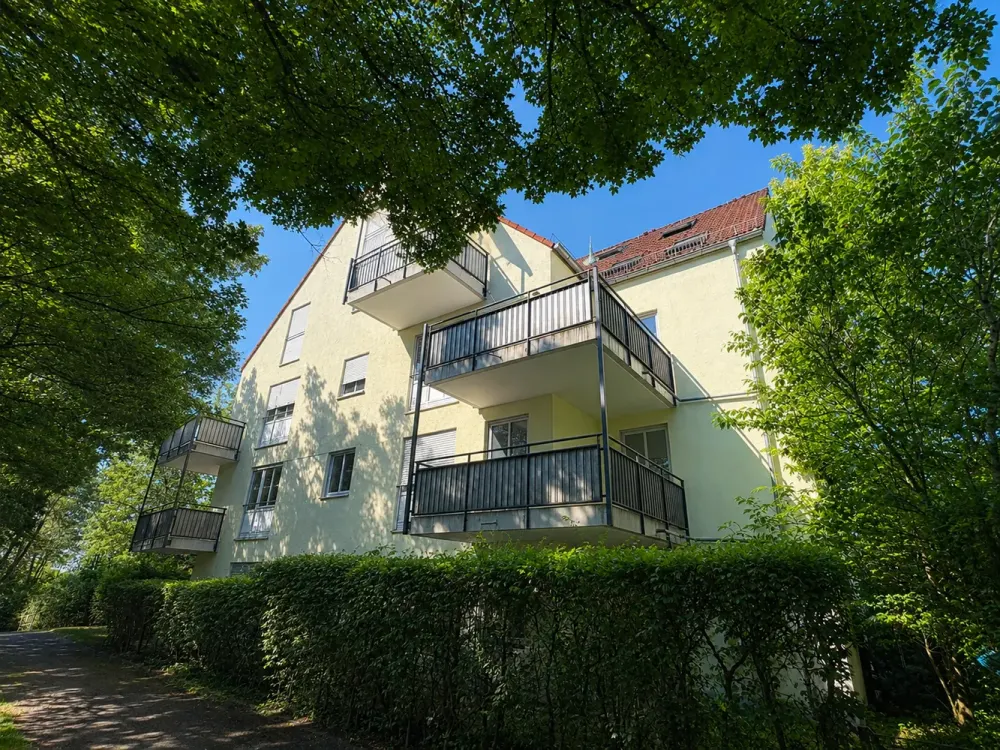 Helle 2-Zimmer-Wohnung mit Balkon, Aufzug und TG-Stellplatz in attraktiver Lage am Würmkanal