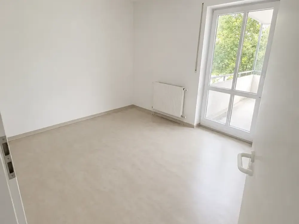 Helle 2-Zimmer-Wohnung mit Balkon, Aufzug und TG-Stellplatz in attraktiver Lage am Würmkanal