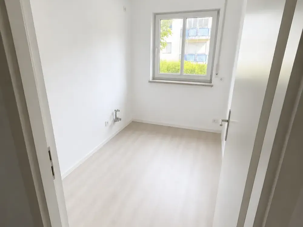Helle 2-Zimmer-Wohnung mit Balkon, Aufzug und TG-Stellplatz in attraktiver Lage am Würmkanal